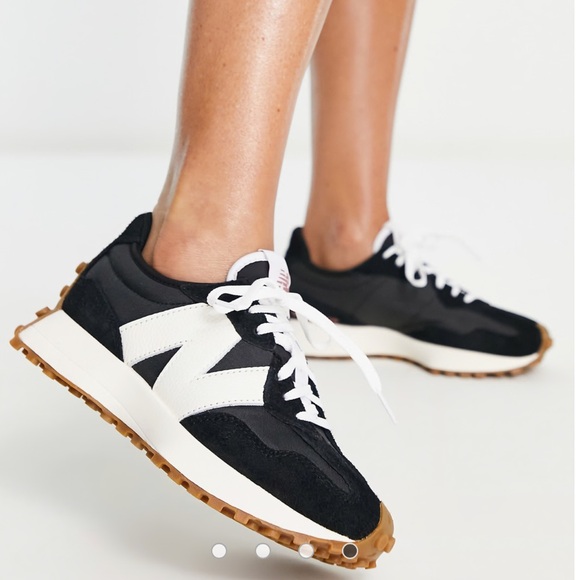 New Balance 327 Black Sneakers - Picture 9 of 15